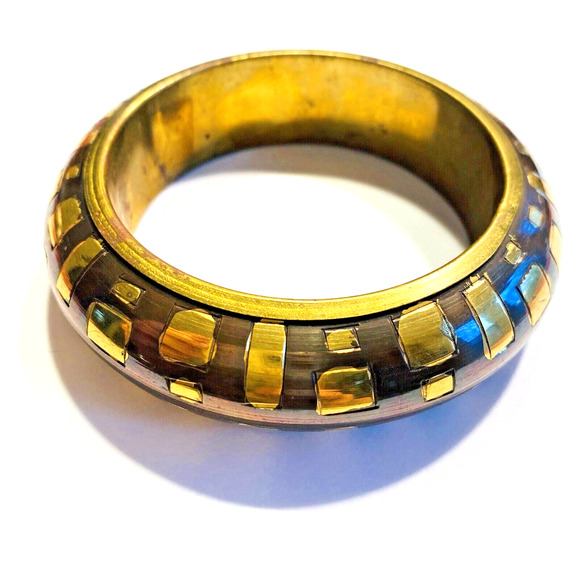 Vintage Brass Bangle Bracelet 1980's Goldtone & Oxidized Metal Inlay Unique Boho - Picture 1 of 7